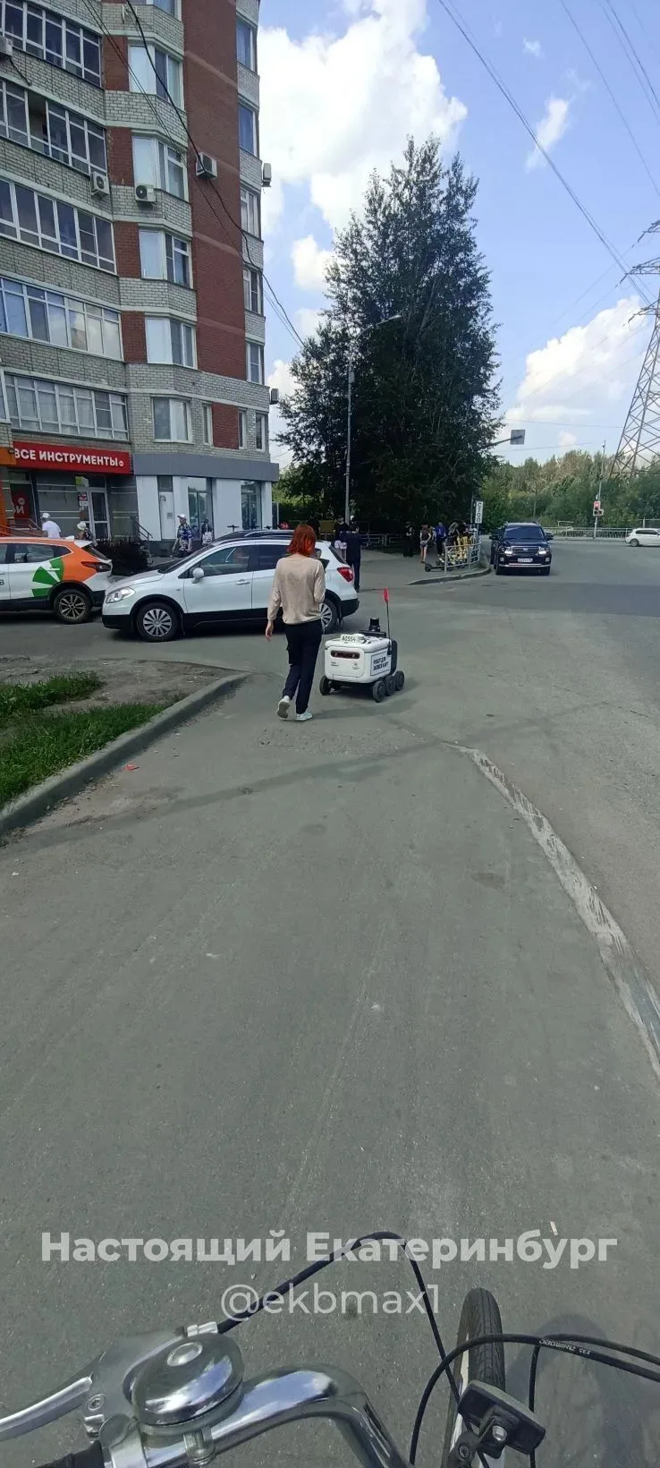 Уже на ЖБИ тестируют Яндекс-робот доставку

Настоящий Екатеринбург