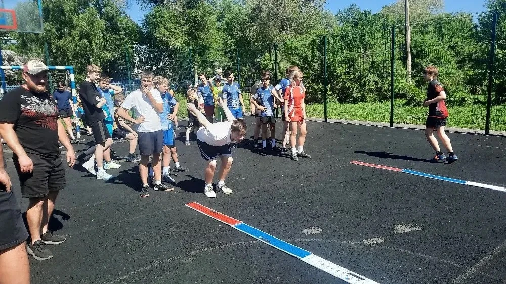 В нашей школе спортивная жизнь не останавливается ни на минуту. Накануне тренеры-преподаватели Демья