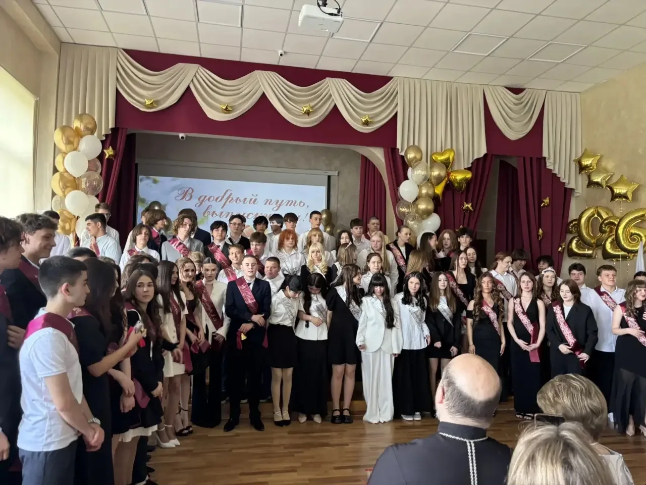 🎓 Последний звонок — время выбора!

26 мая в нашей школе прошёл важный и волнительный последний зво