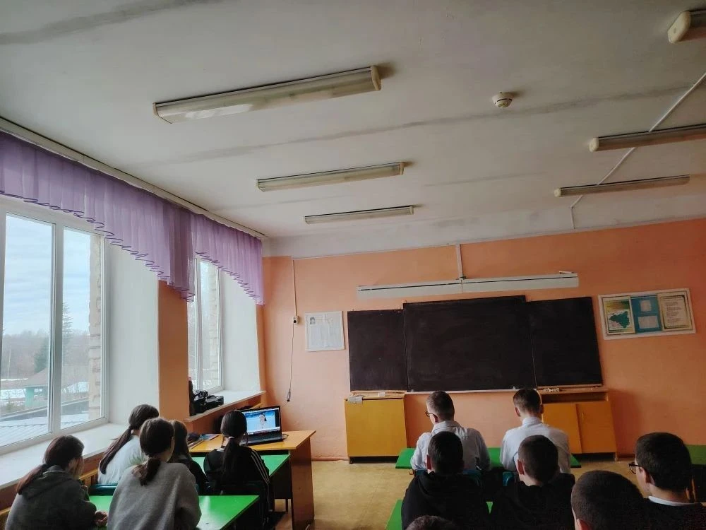 Сегодня в школе прошло занятие "Разговоры о важном", посвященное теме «Как справляться ...