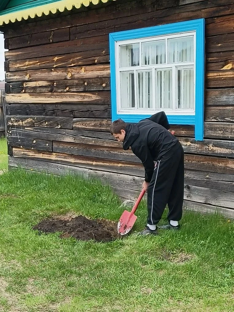 ✨Созидательный труд✨
В преддверии Дня России обучающиеся нашей школы показали, что любовь к Родине н