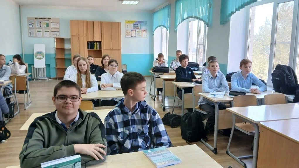 📖 13 марта представители библиотеки им. С. Есенина провели познавательную беседу для учащихся 7 «Б» 
