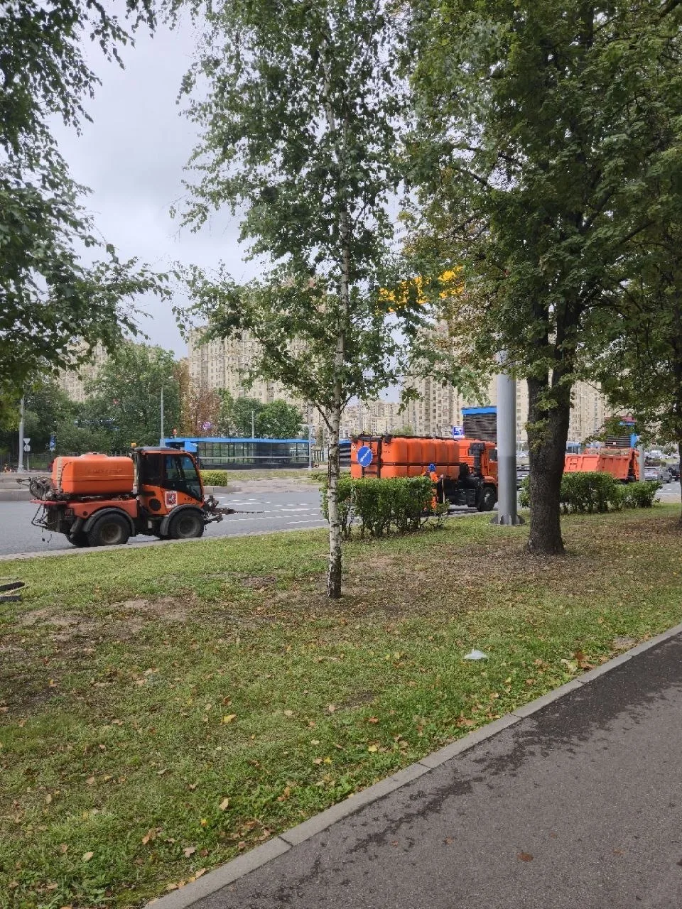 Раменки продолжают готовить ко Дню города и к осенне-зимнему периоду после лета 👀