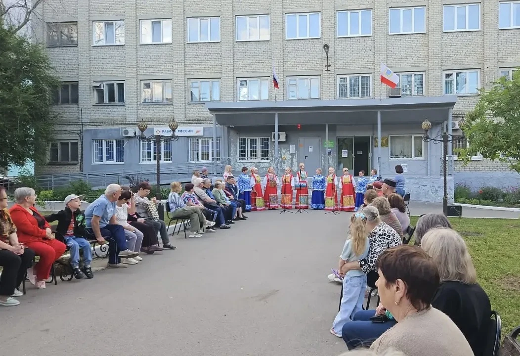 В День города артисты  из Новых  Выселок подарили калининцам праздничный концерт