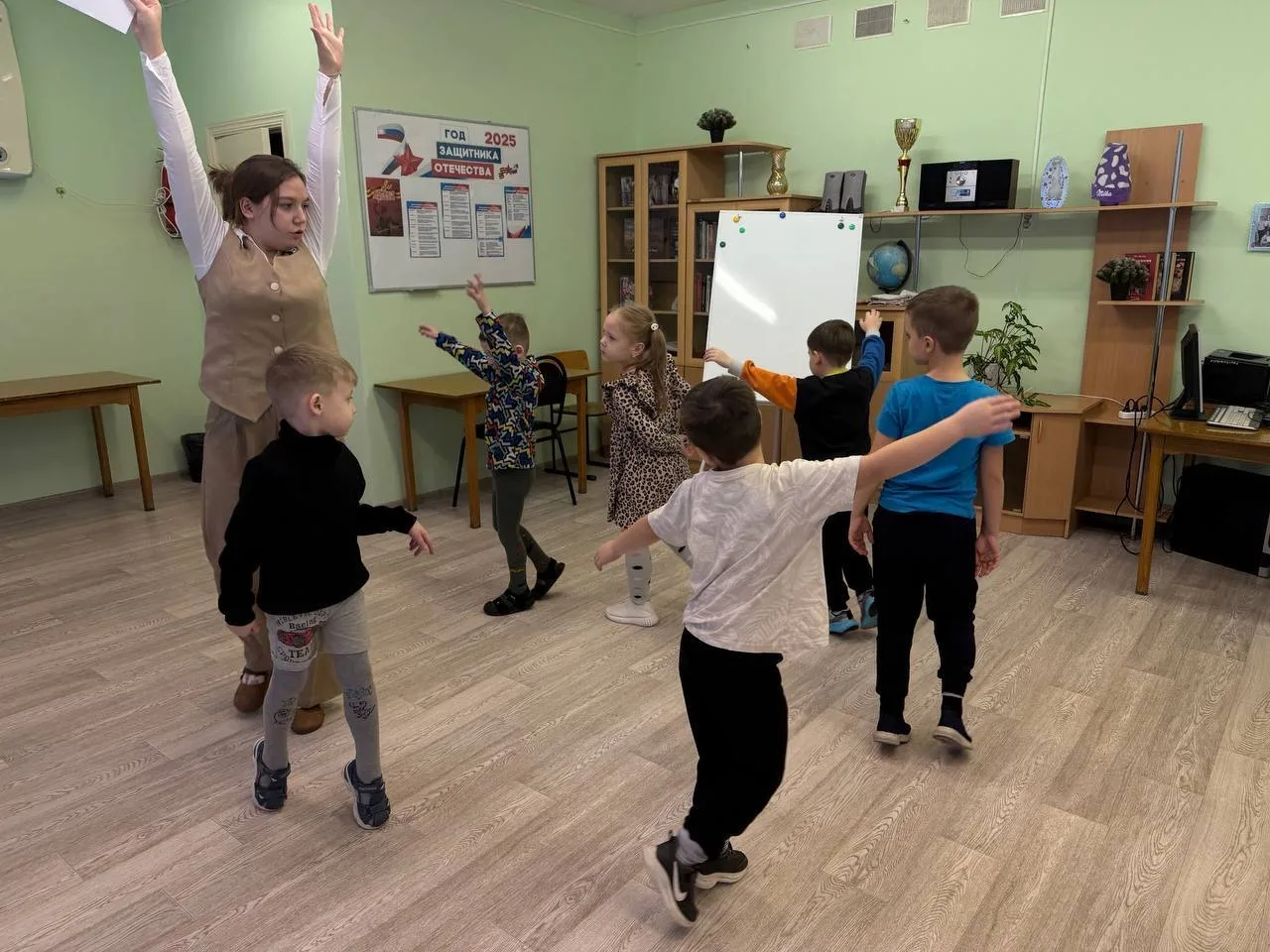 На очередном занятии театрального кружка «Маленькие роли» ребята отправились в захватыв...
