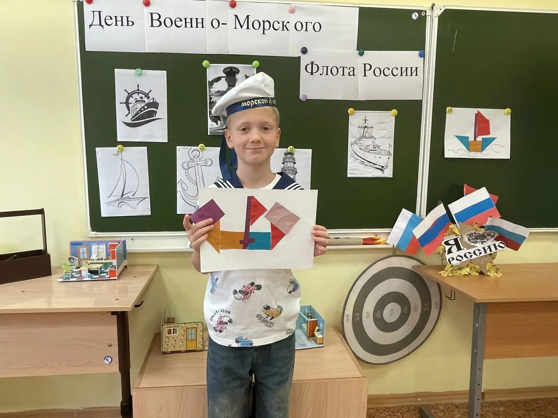 «Морскому флоту в России быть!» 

В преддверии праздника Дня морского флота в отрядах детского лагер