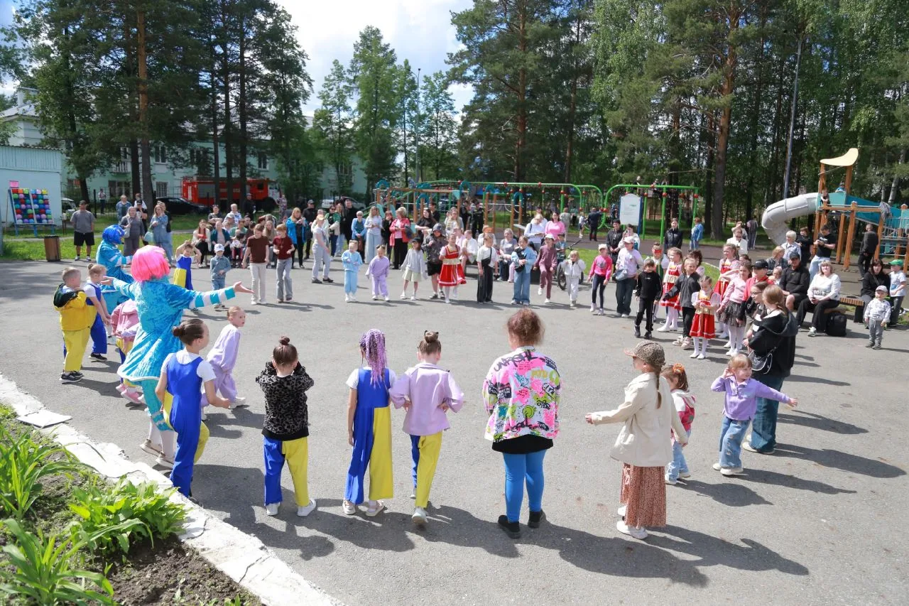 🎉 Праздничная программа «Краски лета» в честь Дня защиты детей! 🎉

В сквере Дома культуры «Надежди