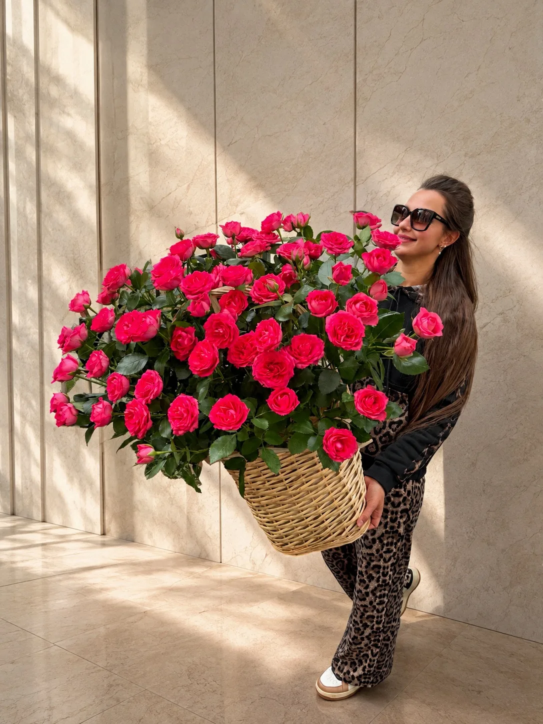 🌹 Большая корзина роз — 11 900 ₽.