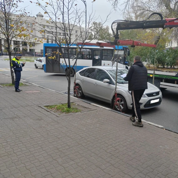 🚘 С улиц Ульяновска начали эвакуировать машины, припаркованные с нарушениями