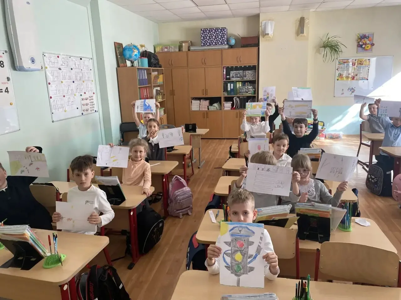 Каникулы начинаются с заботы о безопасности 🚦  📝 На этой неделе в классах прошли важные разговоры пе
