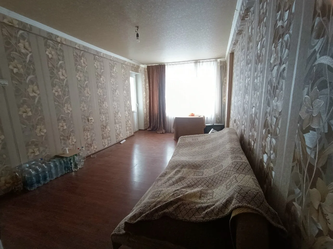 Горловка. Продам 1 ком. Кв-ру, ул. Горняцкая 29, 2/5, не угловая. Окна пластик, балкон ...