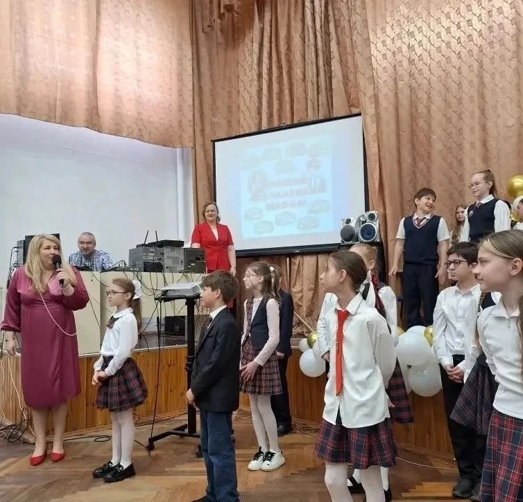 Прощай, начальная школа!🔔🌟  Сегодня в корпусе на Яхтенной прошел замечательный праздник, посвященный