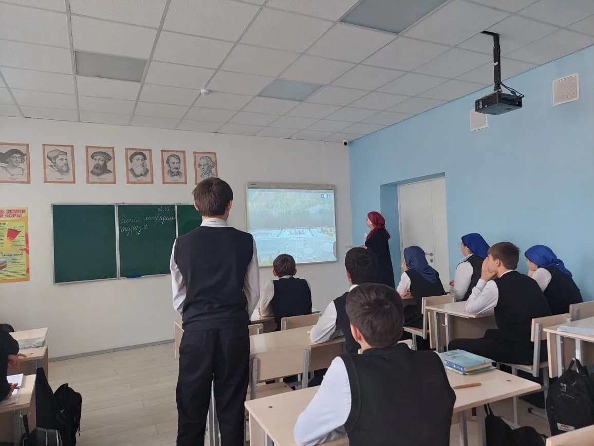 Сегодня в нашей школе для обучающихся 1–11 классов прошёл урок внеурочной деятельности в рамках прое