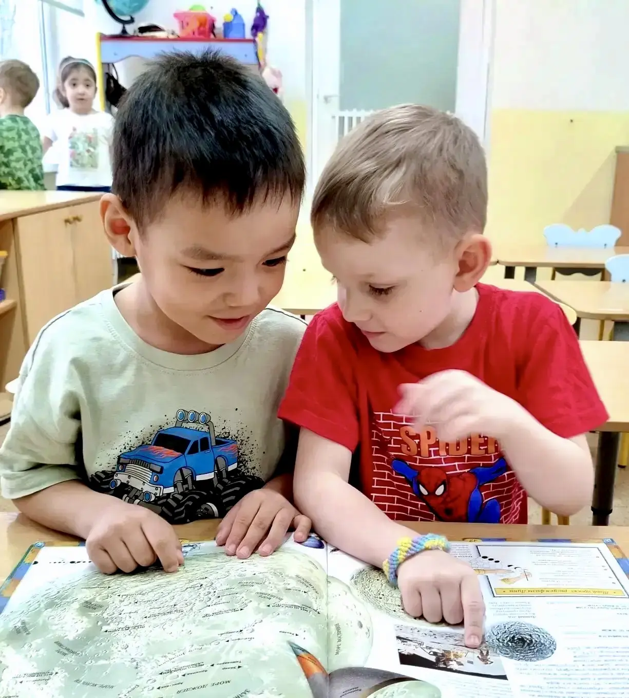 🚀 Космическая неделя: играем, учимся, тренируемся!  В преддверии Дня космонавтики корпус 6 превратил