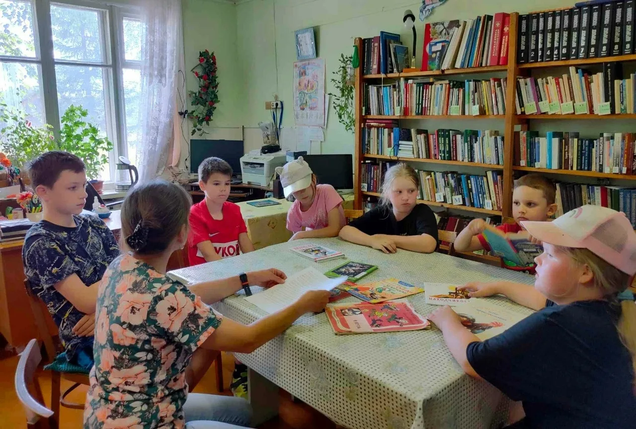 📚 Час увлекательного чтения в библиотеке посёлка Палью
