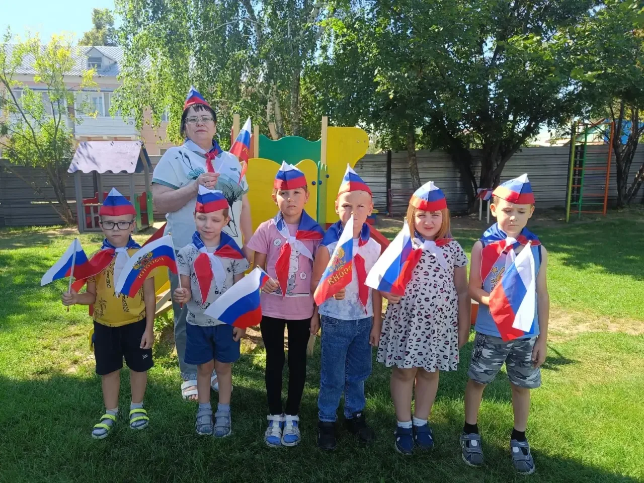 🇷🇺 ДЕНЬ РОССИЙСКОГО ФЛАГА В НАШЕМ ДОУ! 🇷🇺