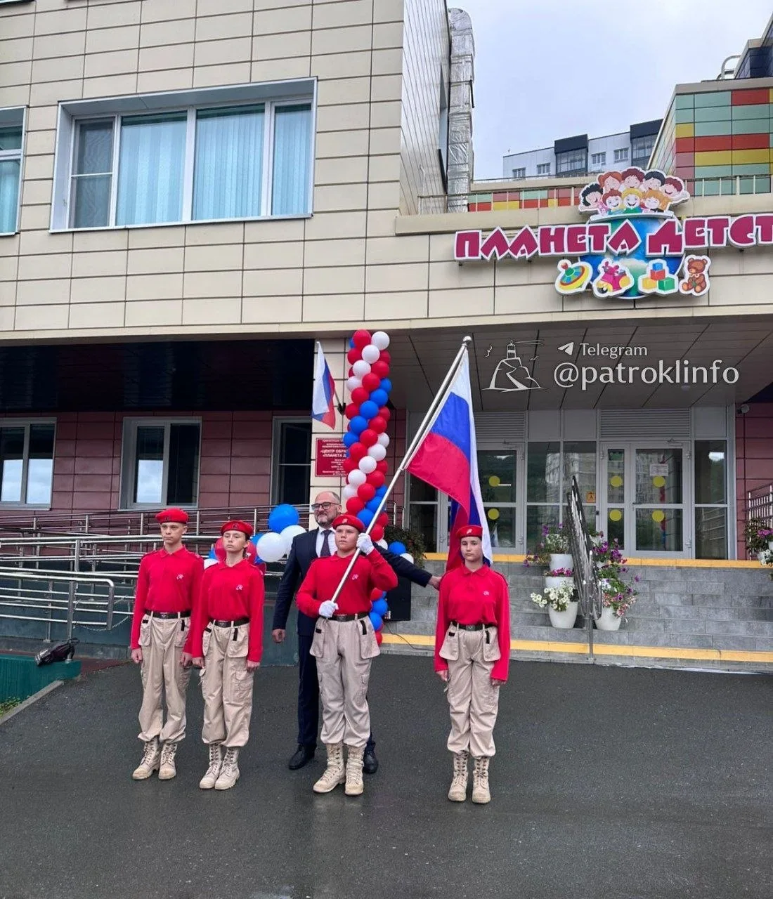 На Патрокле открыли школу. Конечно не ту, которую строят уже несколько лет, а начальную...