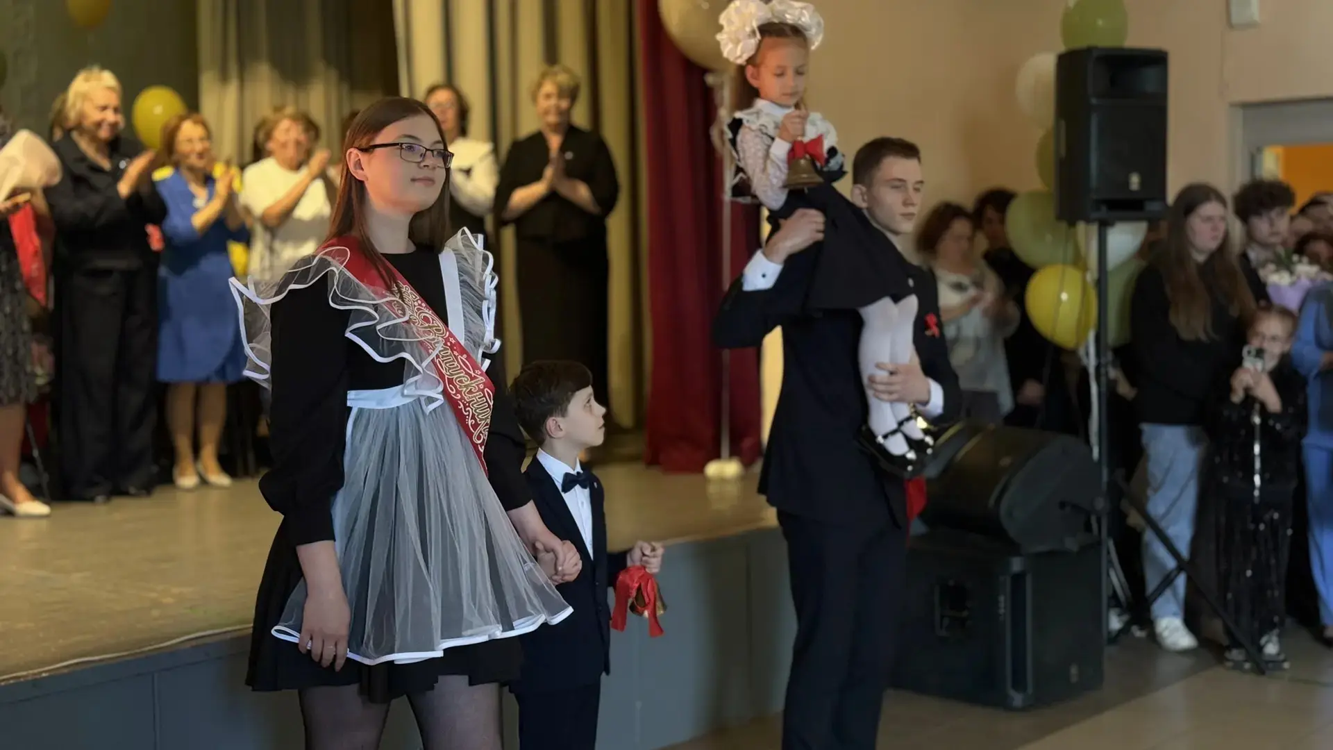 В Первом Лицее прозвенел Последний звонок!

В актовом зале корпуса «На Сенной» состоялось одно из са
