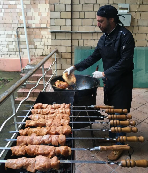 В кафе требуются: