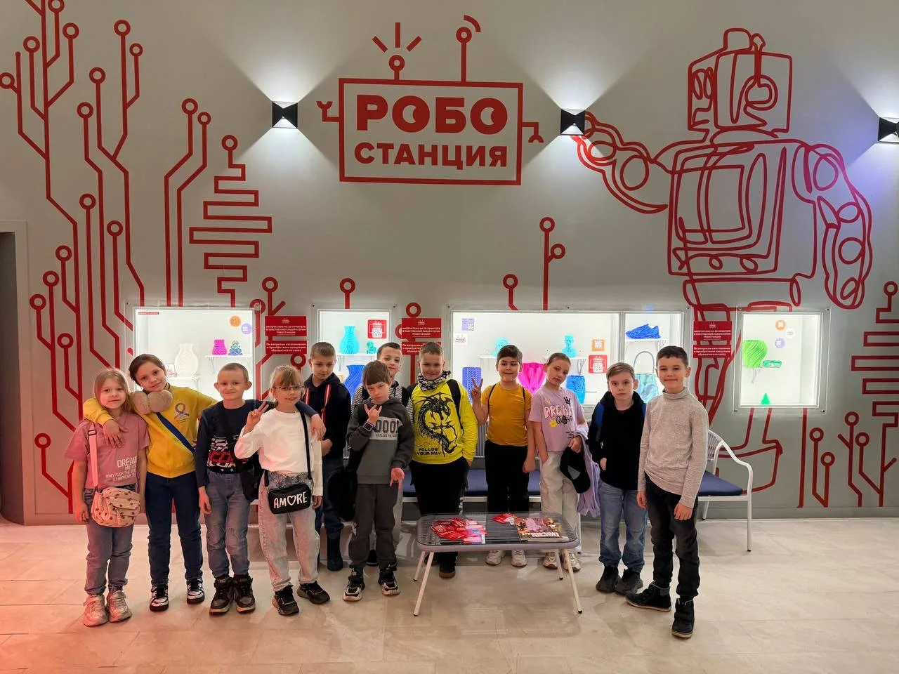 «Робостанция»: будущее уже здесь ❇  💫 Ребята из 2 «Ж» класса побывали в музее «Робостанция» — и это 