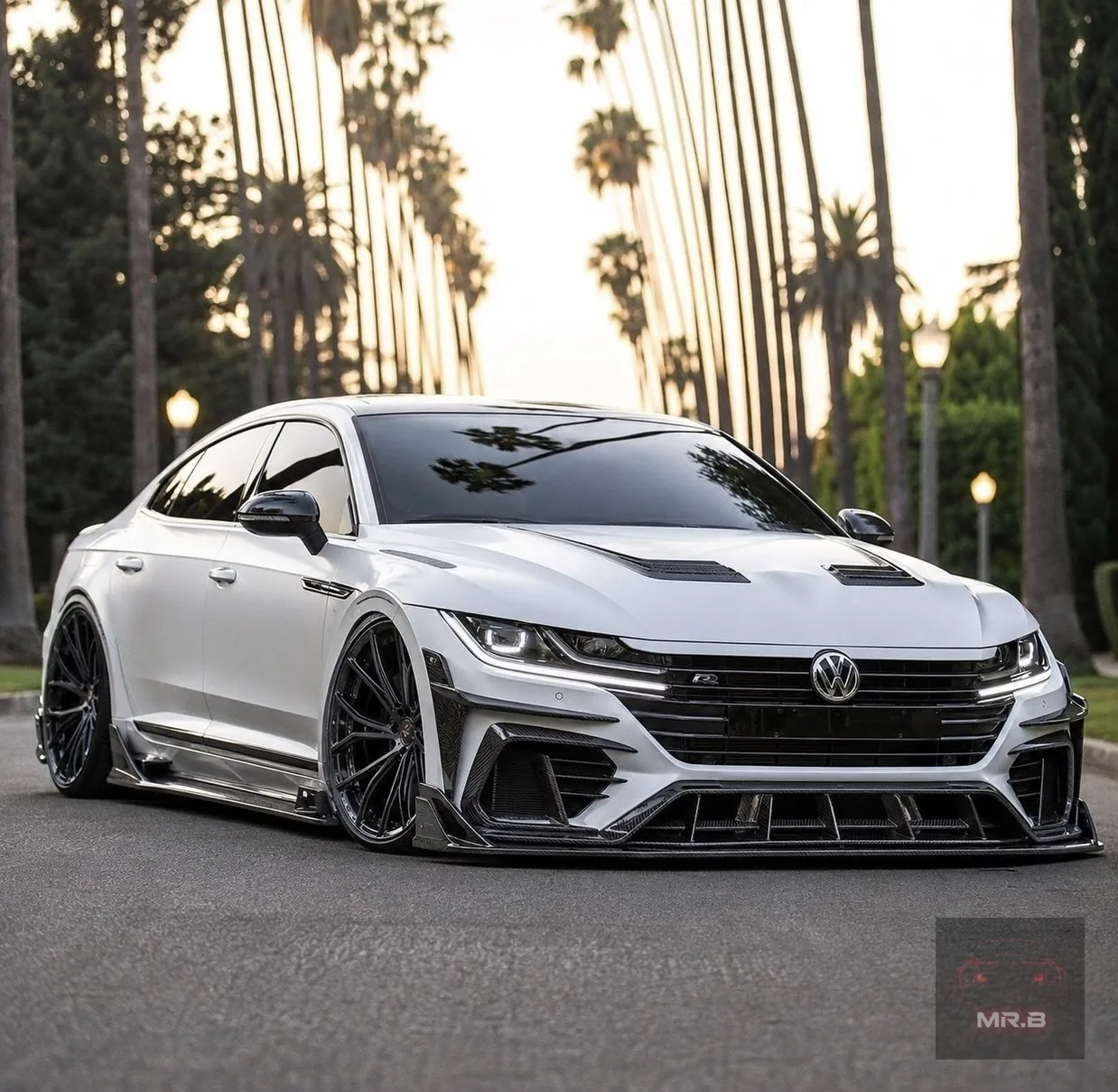 🟣 Volkswagen Arteon, которому нарисовали новый кузов

Это проект полного обвеса для Arteon: расшире