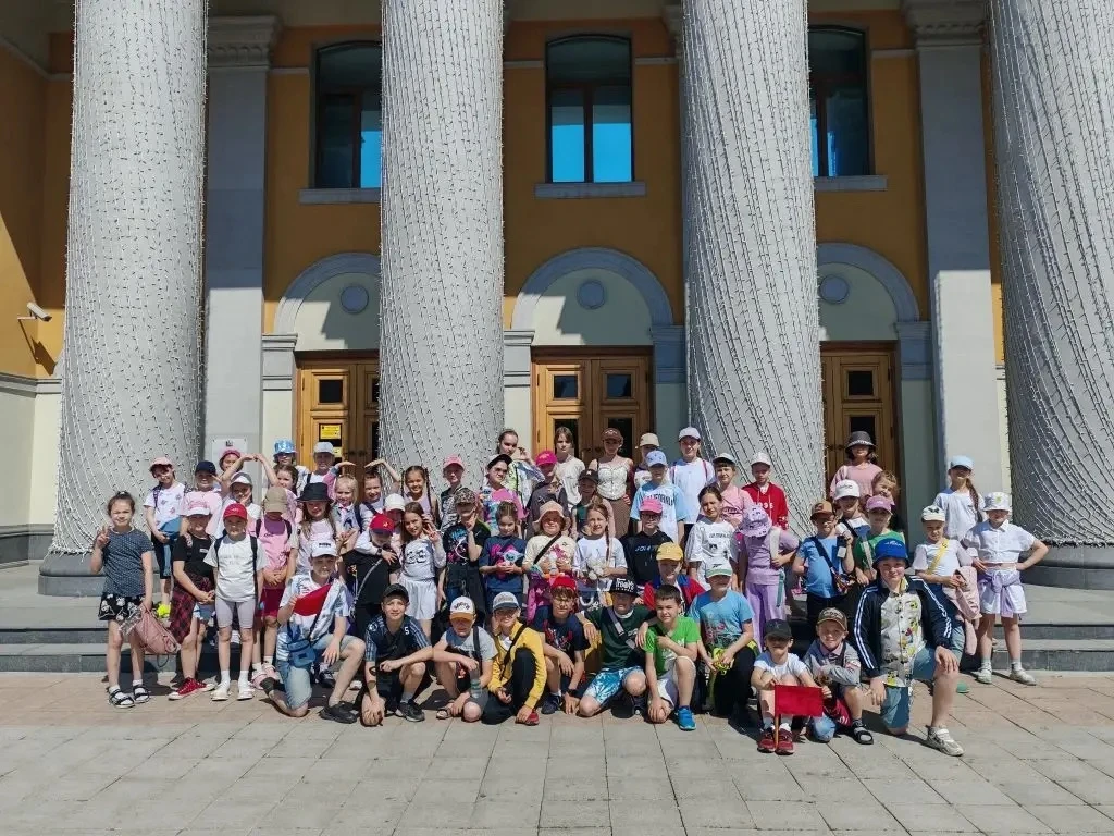 «Спустя рукава» не получится! 💪 Наши ребята в музее! 🏛️✨

Ребята из лагеря «Город друзей» сегодня 