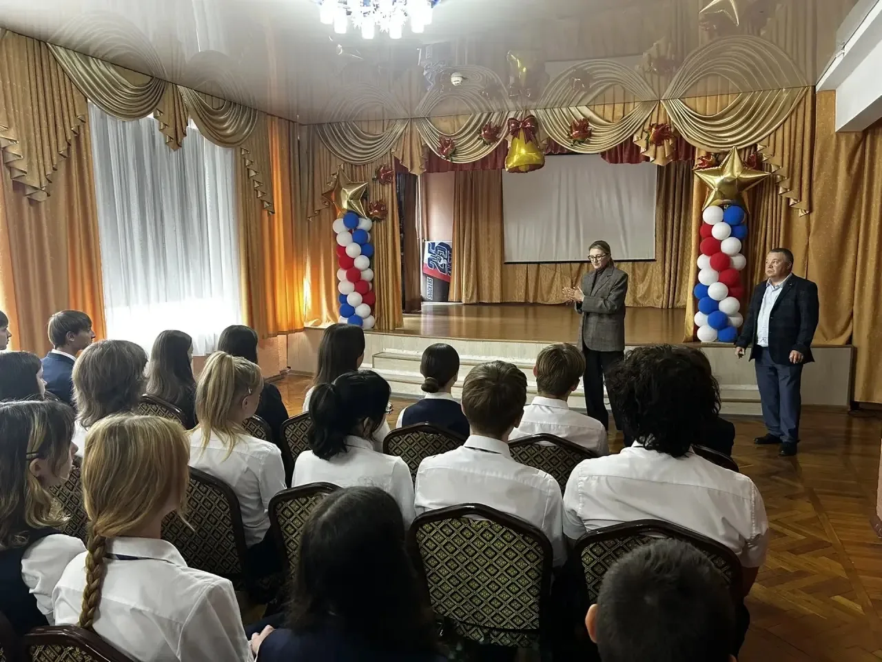 Сотрудник «Черномортранснефти», участник СВО, встретился со школьниками Новороссийска
