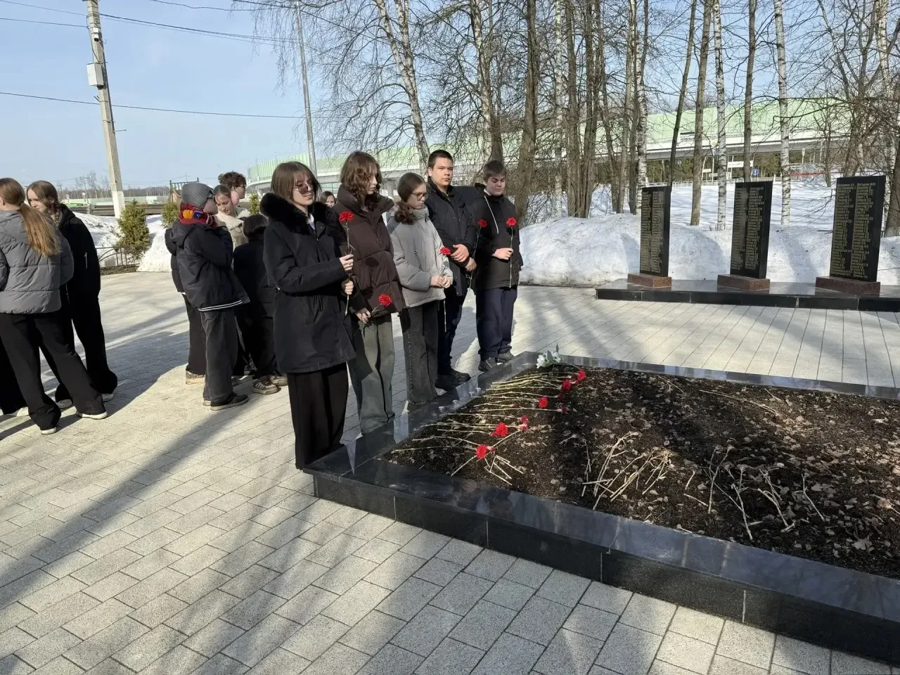 Сегодня ученики 5В и 8Б классов с классным руководителем Шигаевой Е.А. побывали на автобусной экскур