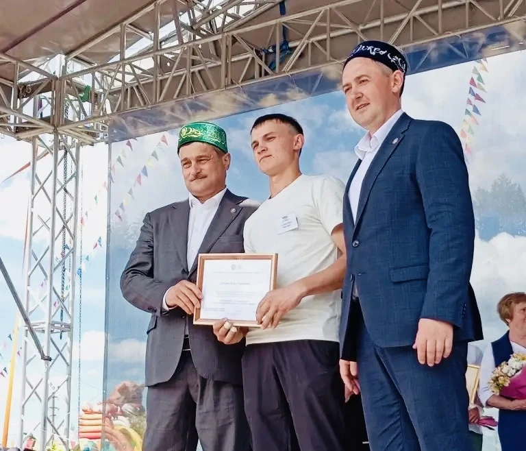 Сабантуй — это не только народный праздник, но и добрая традиция чествовать передовиков...
