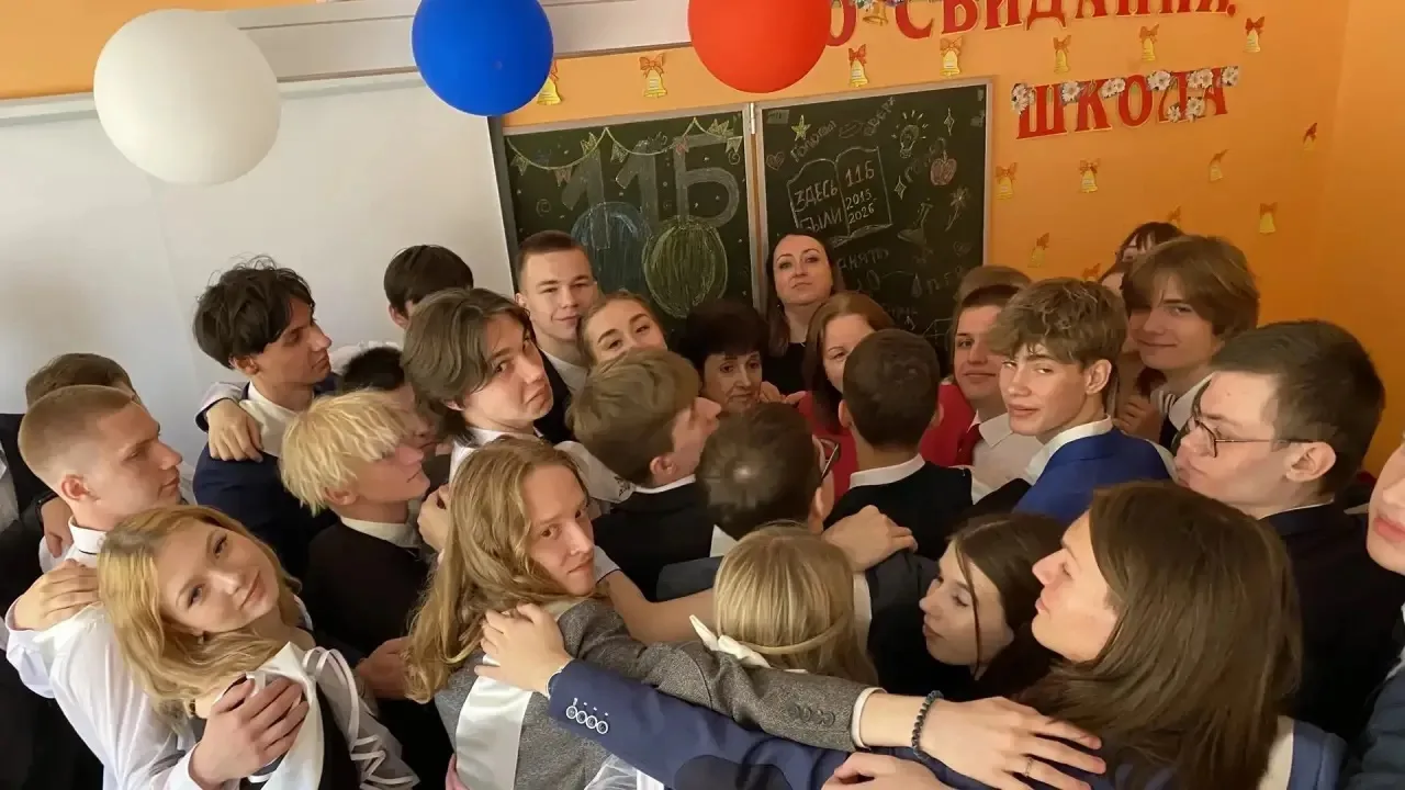 ✔️Вот и прозвенел в нашей школе последний звонок для выпускников 9 и 11-х классов…🔔  Этот день будто