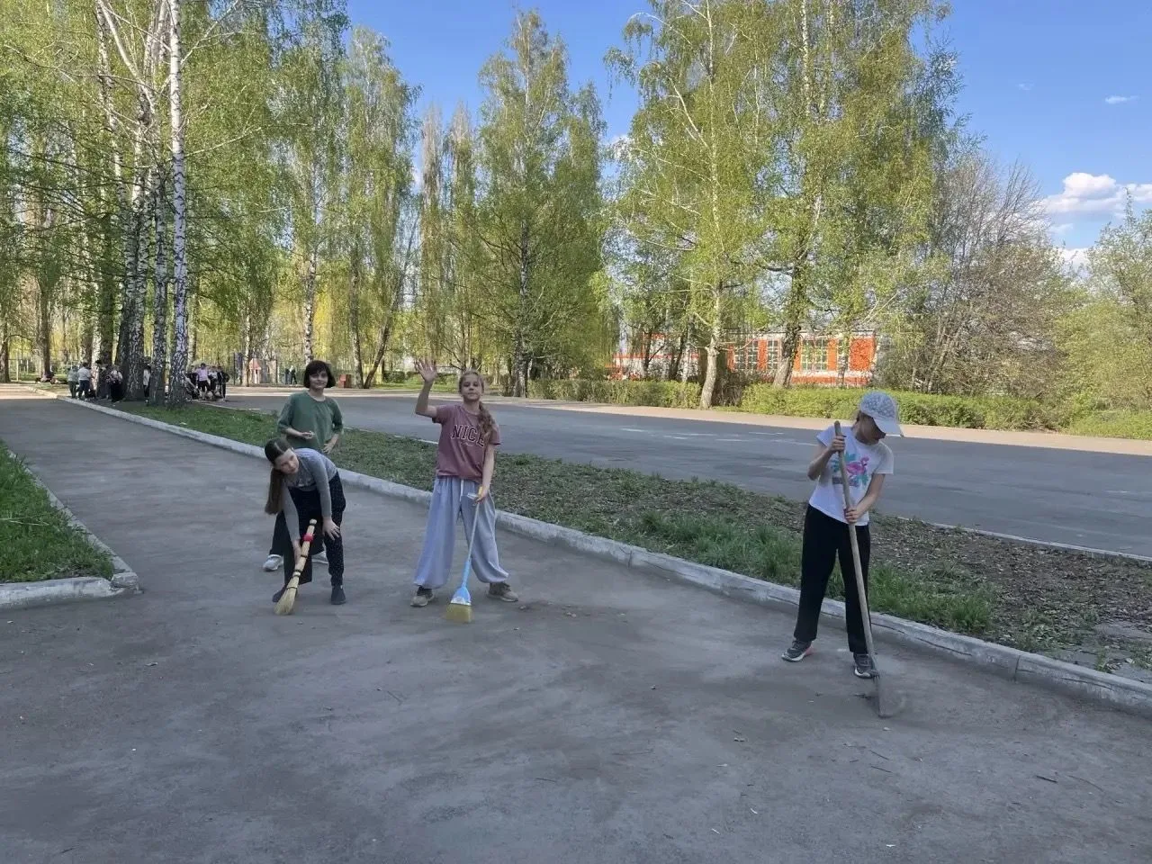 Труд и май! 4 Б класс #уборкашкольнойтерритории_школа14 #субботник_школа14