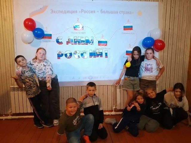 «Россия на карте»: наше маленькое большое путешествие!

День России в поселке Платина прошел на ура!