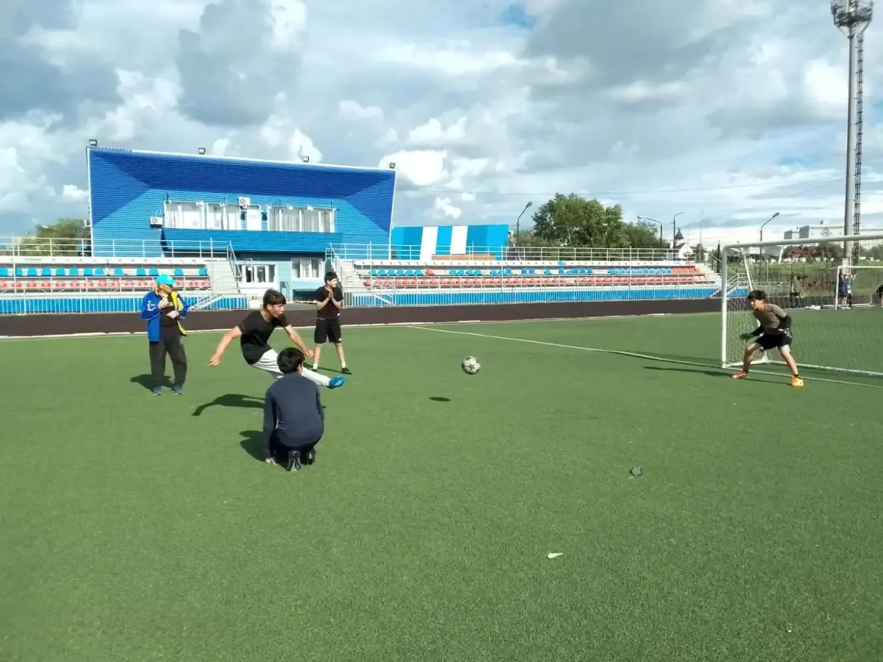 ⚽Дворовый футбол собрал пять команд на стадионе парка «Северный»

В Октябрьском районе прошла товари