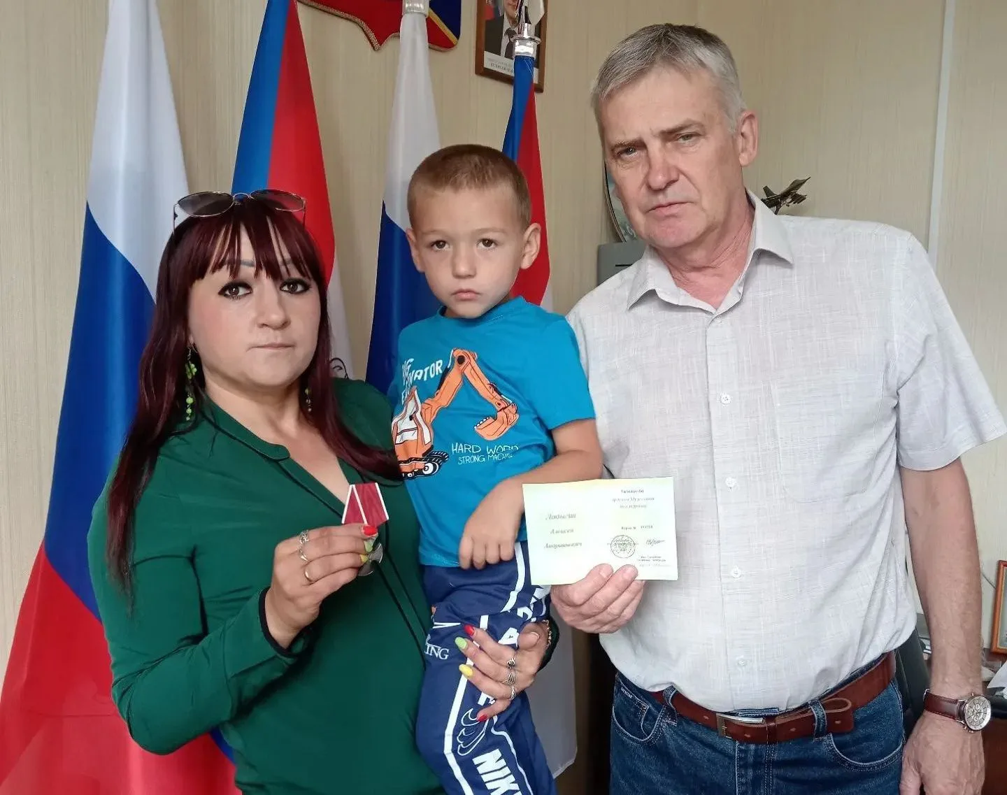 Гражданской супруге и сыну погибшего участника СВО из села Иловай-Дмитриевское Первомай...
