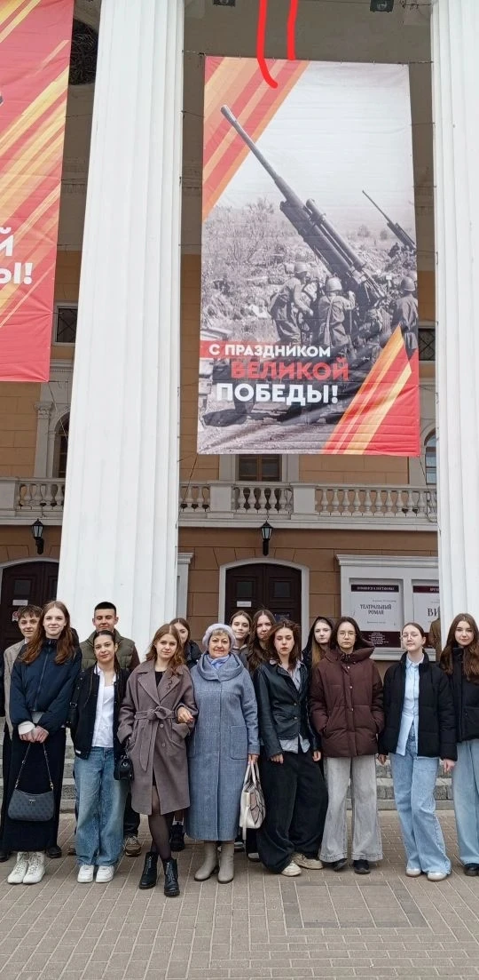 🎭🔸🎭В преддверии первомайских праздников, 30 апреля, обучающиеся 9Г класса вместе с классным руководи