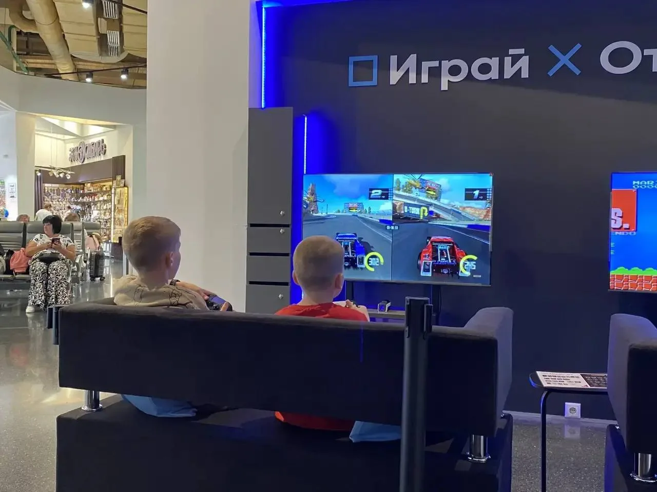 В аэропорту «Кольцово» появилась игровая зона для юных пассажиров