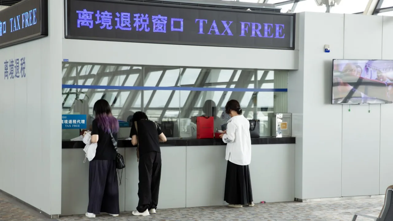 🤝В Китае упростят возврат НДС для туристов: расширят сеть магазинов tax free, а заявки...