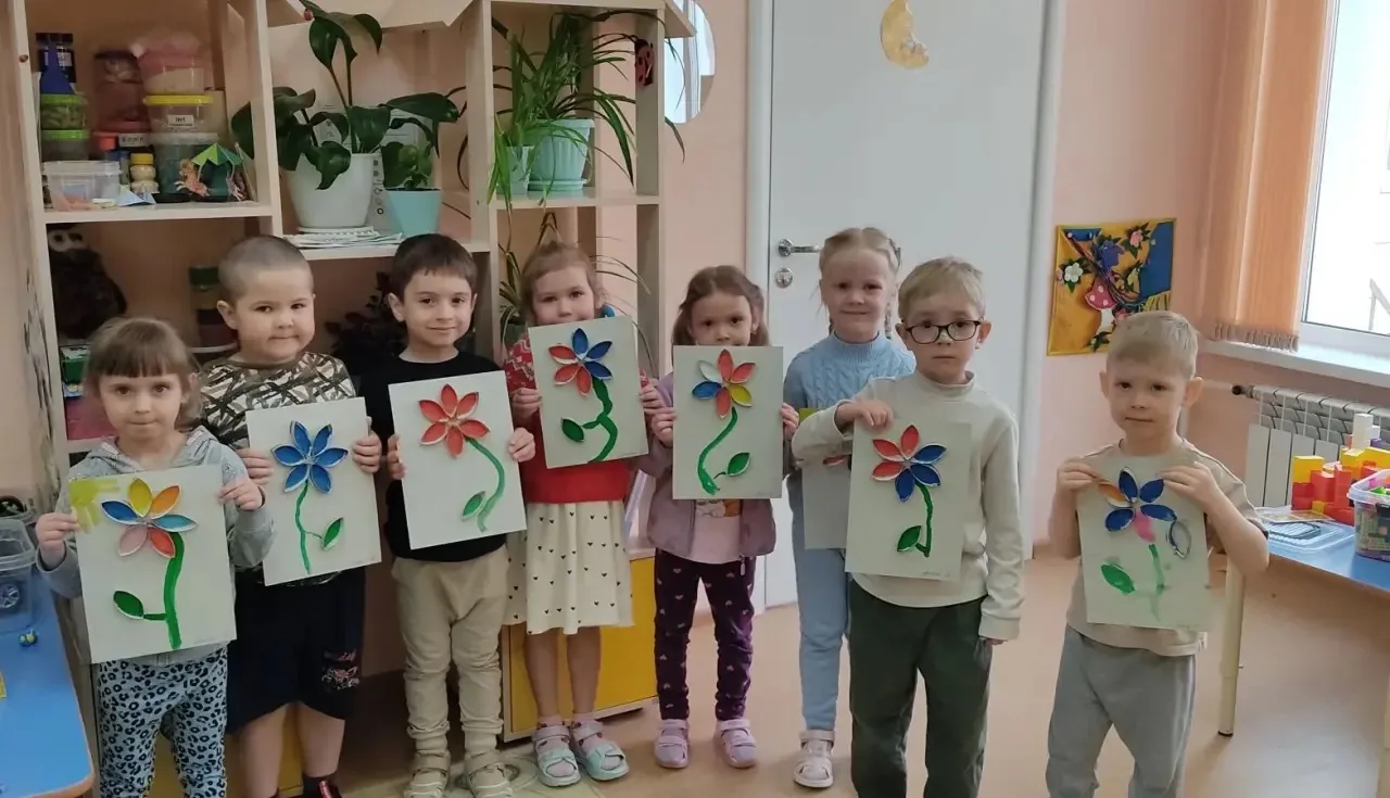 🌸 Творческая мастерская в группе «Брусничка»: объёмные раскраски из втулок