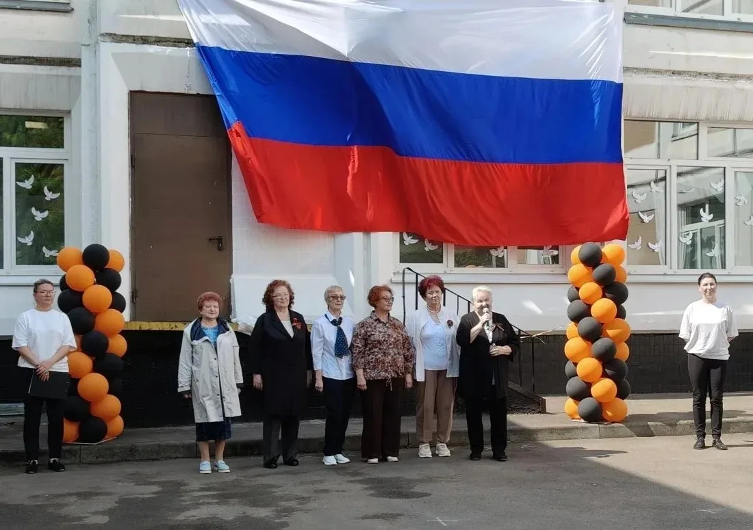 🕯️ Ветераны, дети, родители: вместе в День Победы  В гостях у дошколят — ветераны педагогического тр
