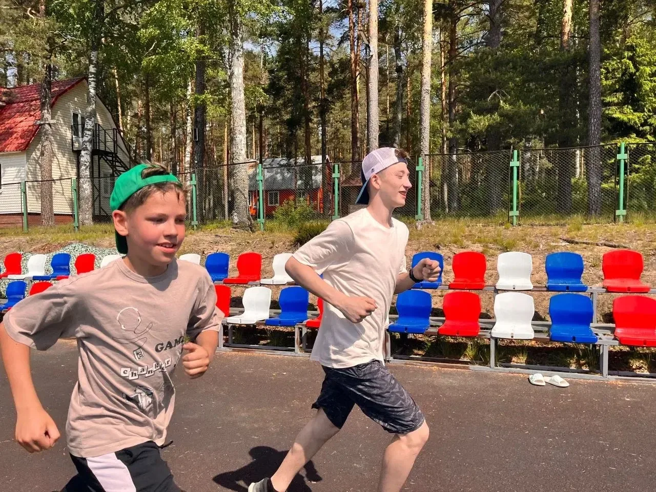Наши ученики на каникулах☀️🌿

Лето — время не только для отдыха, но и для ярких впечатлений! Мы с б