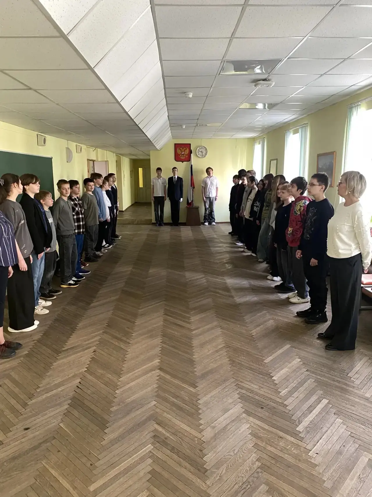 Церемония поднятия флага 🇷🇺  Каникулы позади — и новая учебная неделя по традиции началась с торжест