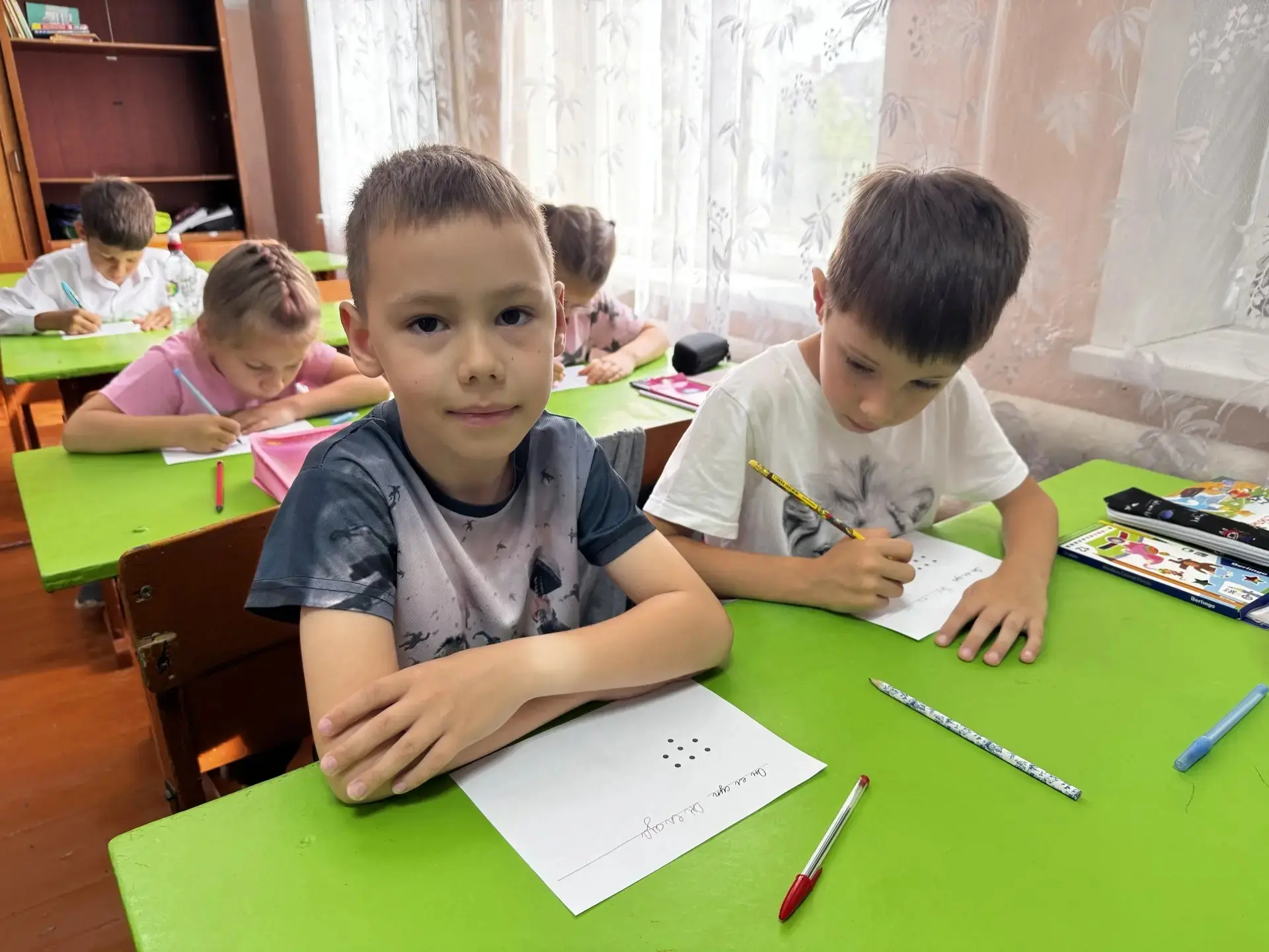 Сегодня, 22 июня, в МОУ «СОШ р. п. Озинки» и в филиале школы в п. Непряхин открыла свои двери  «Школ