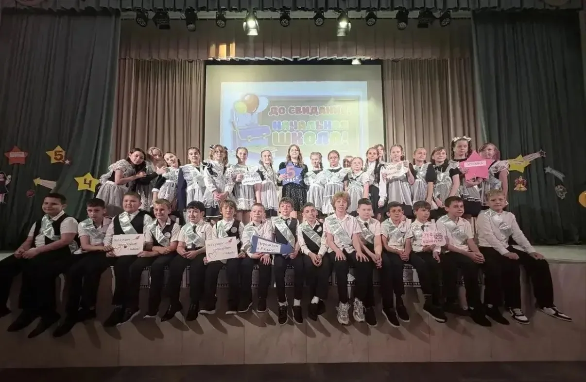 🌟 До свидания, начальная школа!  В 4-А, 4-Б и 4-Г классах прошёл торжественный праздник — прощание с