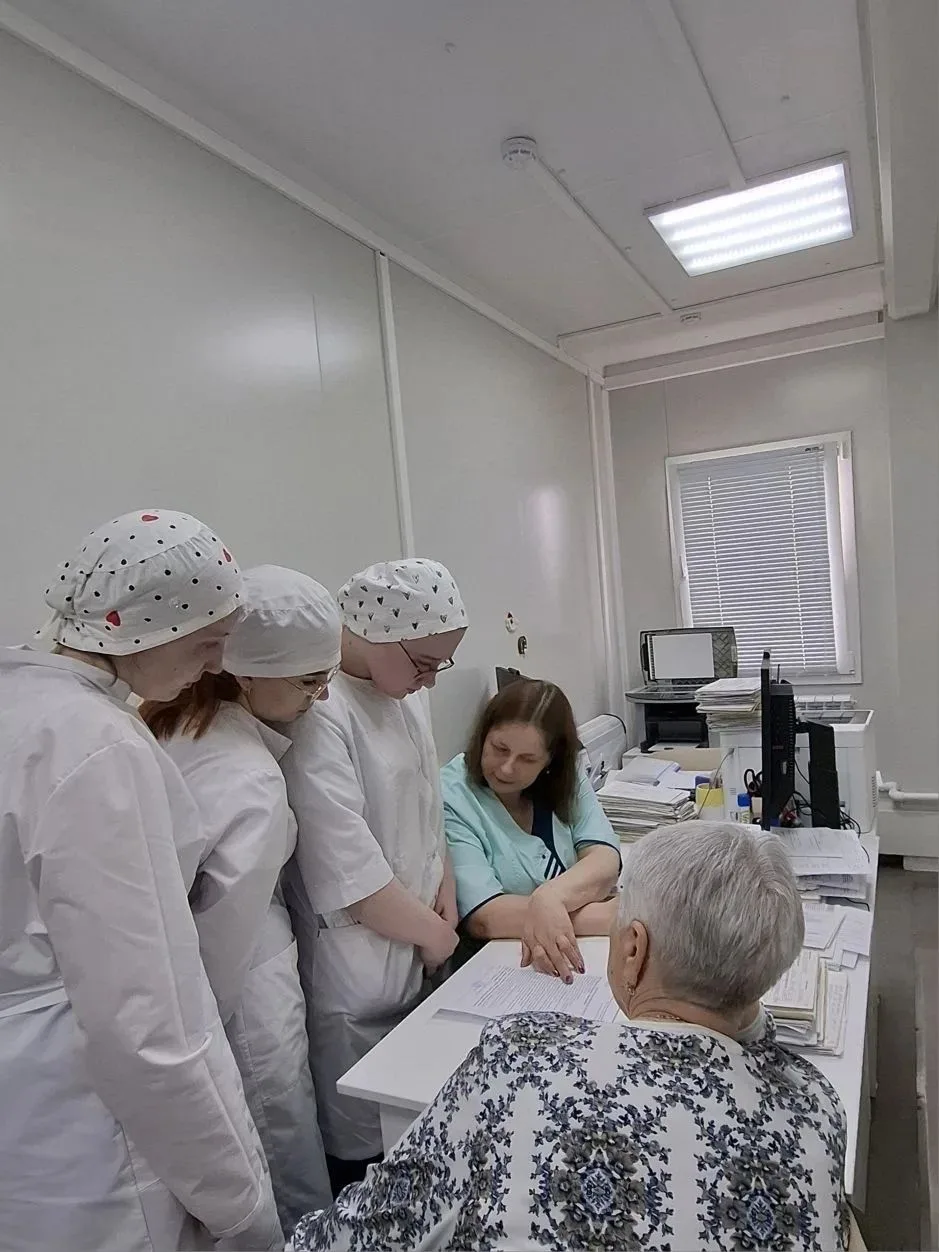 🏥В рамках реализации проекта "Добро в село" студенты Псковского медицинского колледжа ...