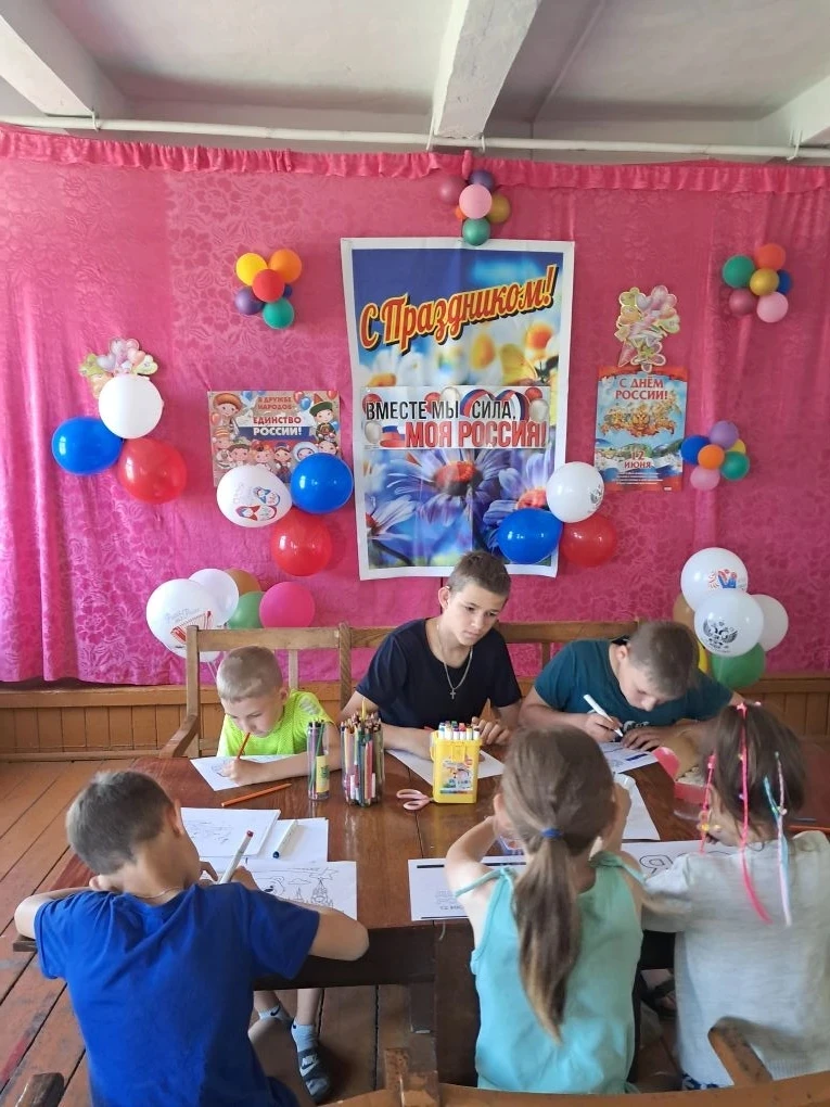 🇷🇺12 июня в СДК с.Липовцы прошли мероприятия ко Дню России.

🌟Дети рисовали рисунки на тему «Росс