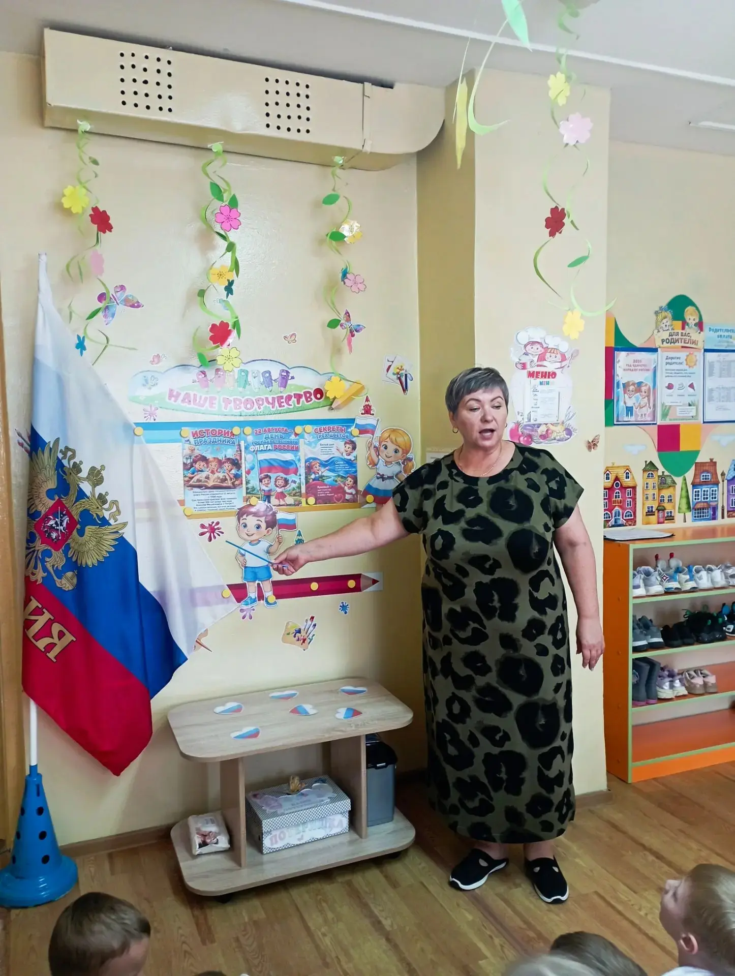 🇷🇺В преддверии Дня Государственного флага России группы детского сада наполнились бел...