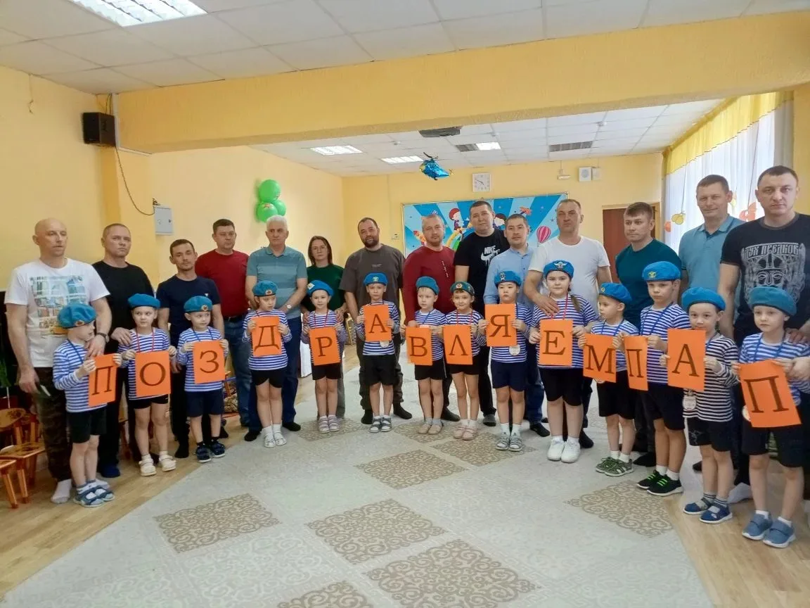 Поздравляем мужчин с праздником защитников Отечества!