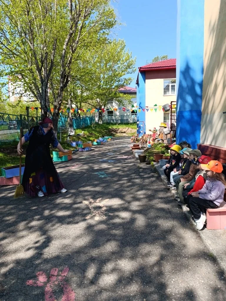 Тематический досуг "Научим Бабу Ягу правилам пожарной безопасности" прошёл с детьми средней группы.