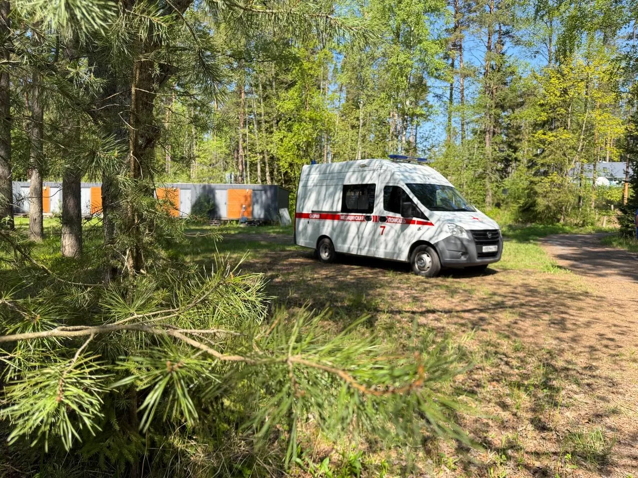 🚨С каждым днём бригады скорой помощи Ленинградской области всё чаще выезжают на вызовы...