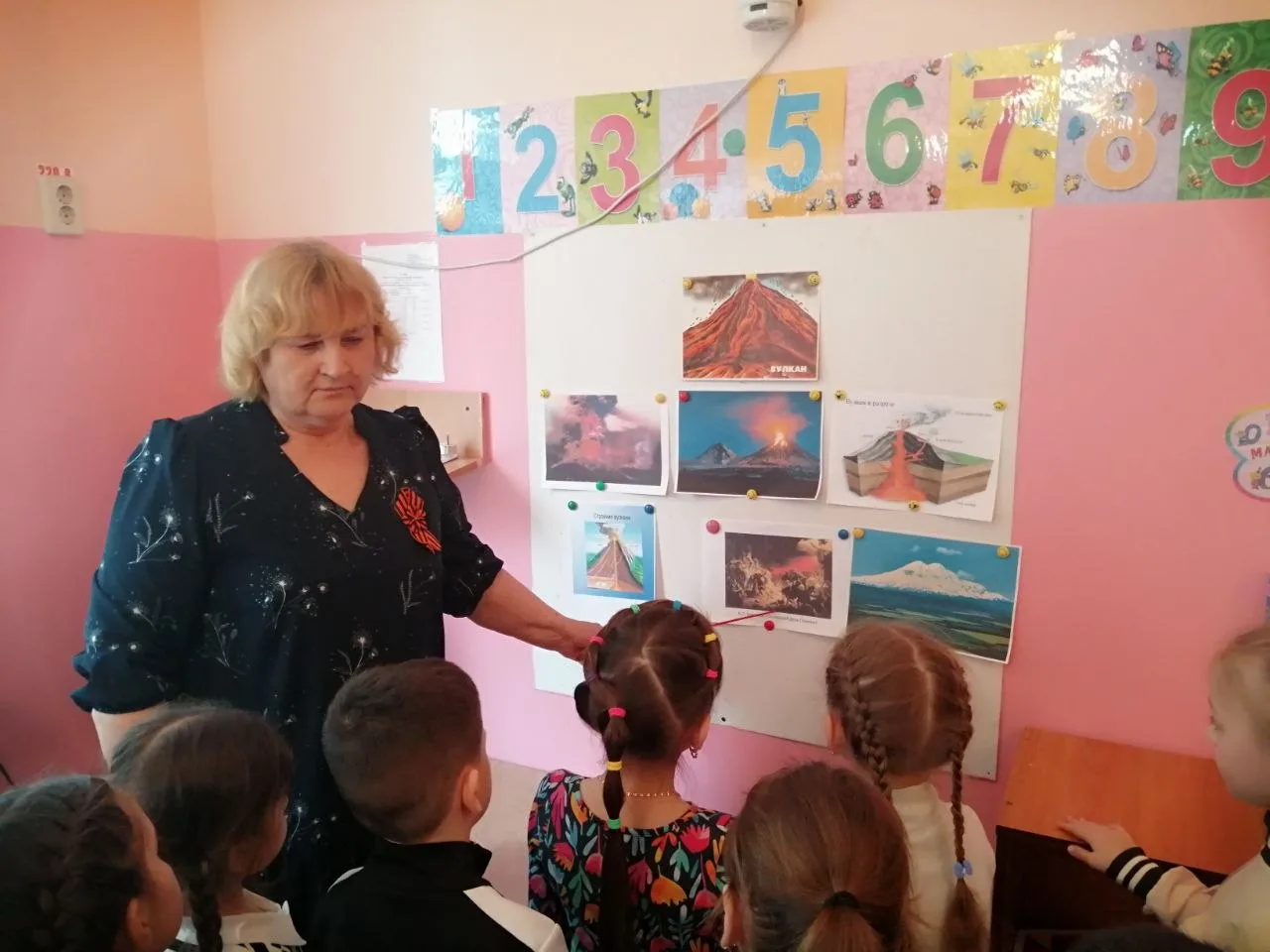 Сегодня, 30 марта  - всемирный день вулканолога. В подготовительной группе "Солнечная" ...